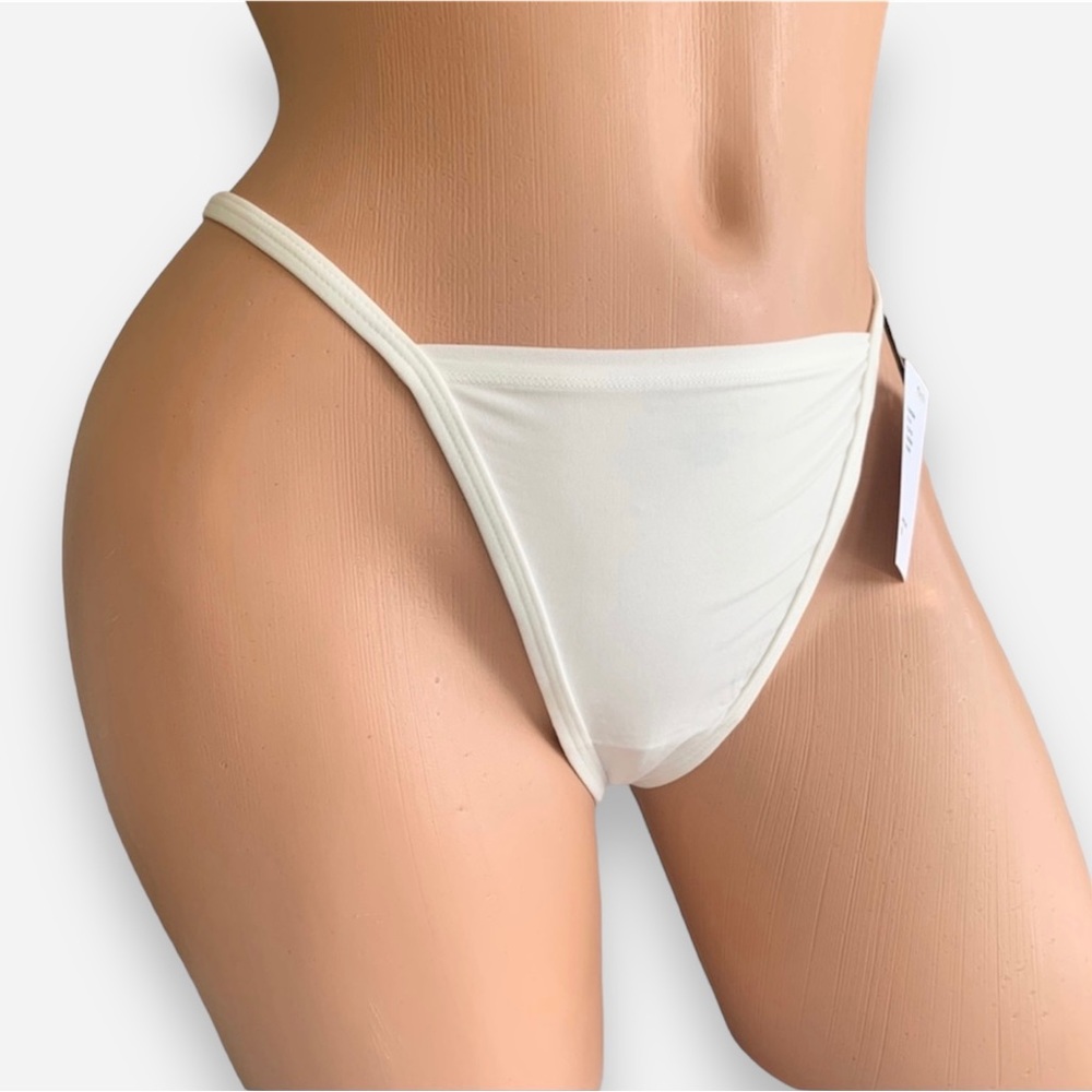 🌸New🌸 Medium & Large Urban Outfitters v-string panty NWT